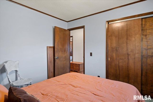 9 OAKWOOD Drive, Springfield, IL 62711