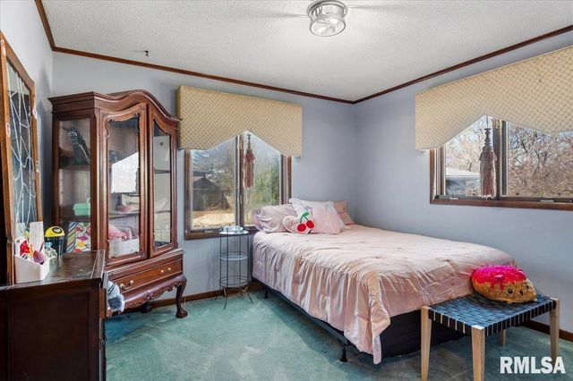 9 OAKWOOD Drive, Springfield, IL 62711