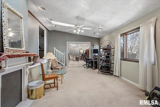 9 OAKWOOD Drive, Springfield, IL 62711