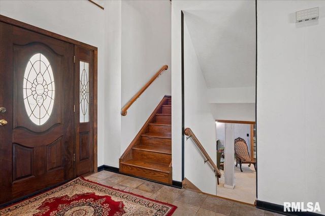 9 OAKWOOD Drive, Springfield, IL 62711