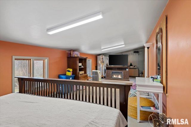 9 OAKWOOD Drive, Springfield, IL 62711