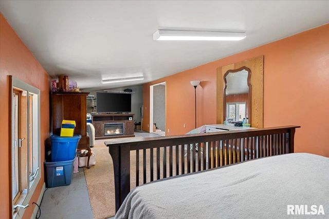 9 OAKWOOD Drive, Springfield, IL 62711