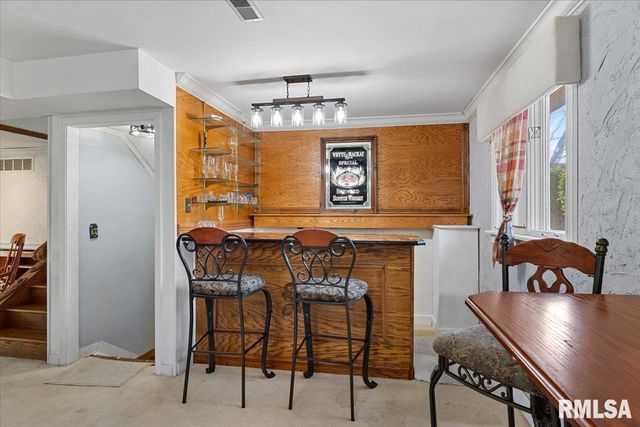 9 OAKWOOD Drive, Springfield, IL 62711