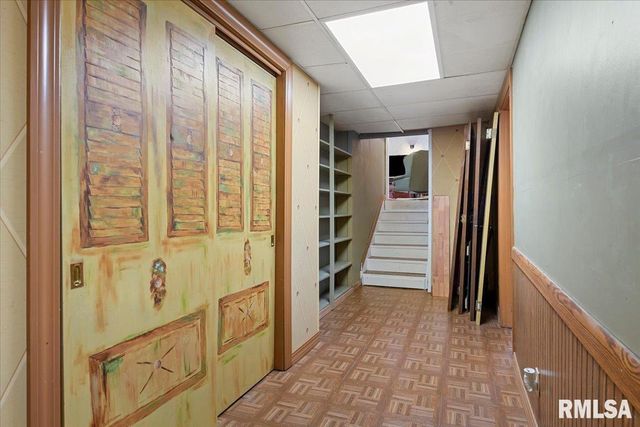 9 OAKWOOD Drive, Springfield, IL 62711