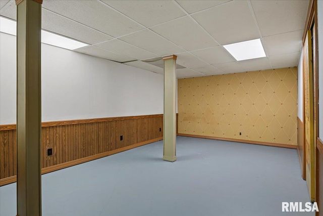 9 OAKWOOD Drive, Springfield, IL 62711