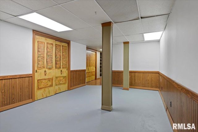 9 OAKWOOD Drive, Springfield, IL 62711