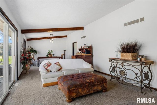 9 OAKWOOD Drive, Springfield, IL 62711