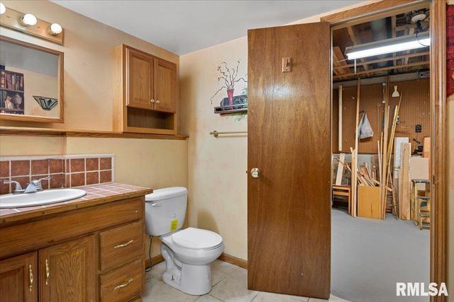 9 OAKWOOD Drive, Springfield, IL 62711