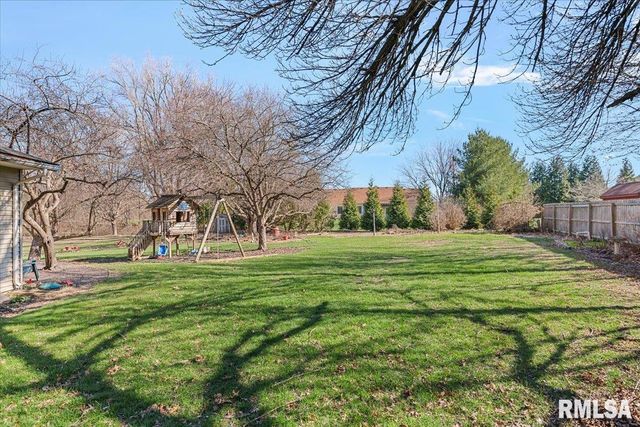 9 OAKWOOD Drive, Springfield, IL 62711