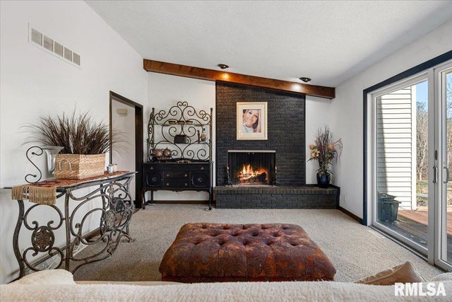 9 OAKWOOD Drive, Springfield, IL 62711