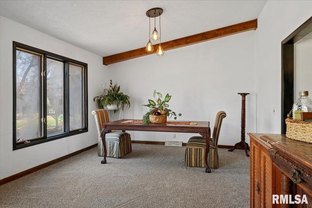 9 OAKWOOD Drive, Springfield, IL 62711