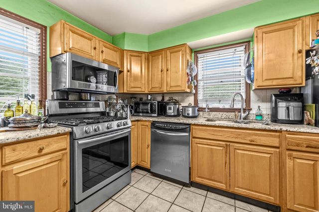 5603 BERWYN RD, College Park, MD 20740