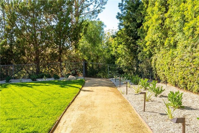 4240 Kingfisher Road, Calabasas, CA 91302