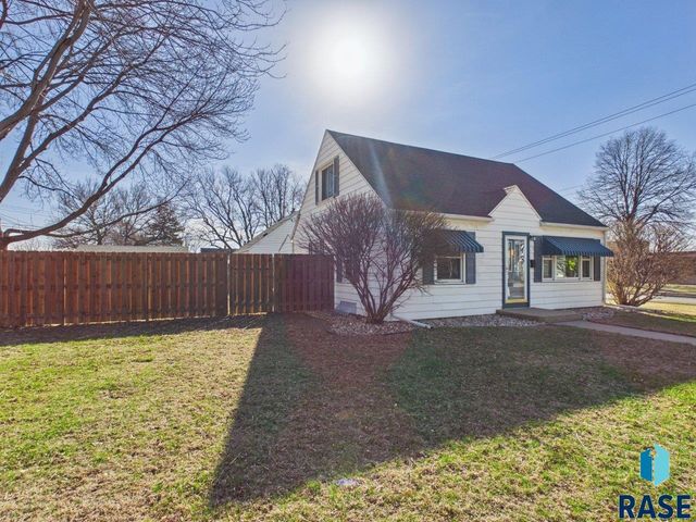 1736 S Van Eps Ave Avenue, Sioux Falls, SD 57105