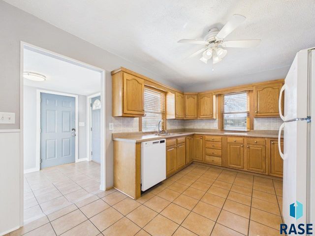 1736 S Van Eps Ave Avenue, Sioux Falls, SD 57105