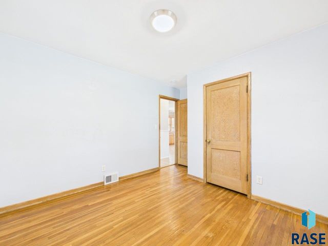 1736 S Van Eps Ave Avenue, Sioux Falls, SD 57105