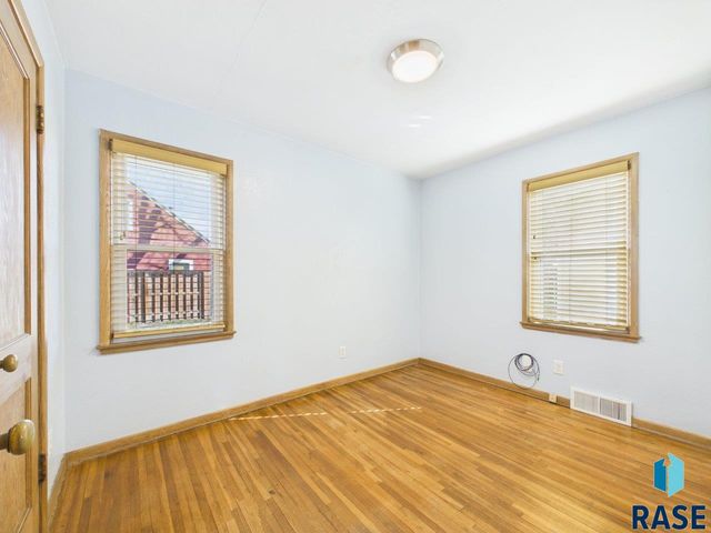 1736 S Van Eps Ave Avenue, Sioux Falls, SD 57105