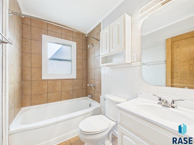 1736 S Van Eps Ave Avenue, Sioux Falls, SD 57105