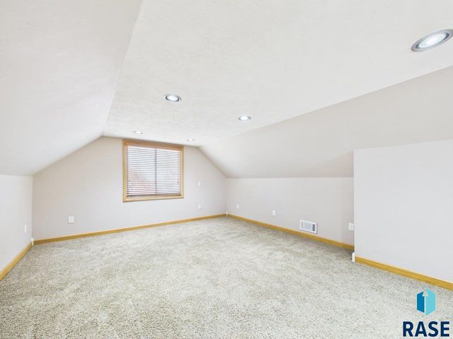 1736 S Van Eps Ave Avenue, Sioux Falls, SD 57105