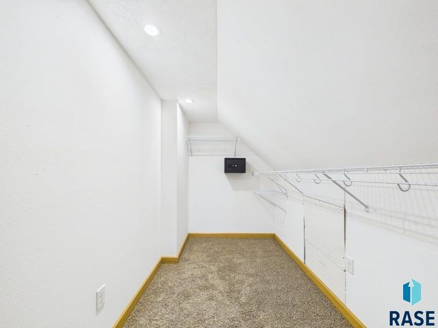 1736 S Van Eps Ave Avenue, Sioux Falls, SD 57105