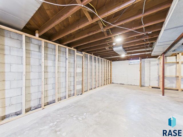 1736 S Van Eps Ave Avenue, Sioux Falls, SD 57105