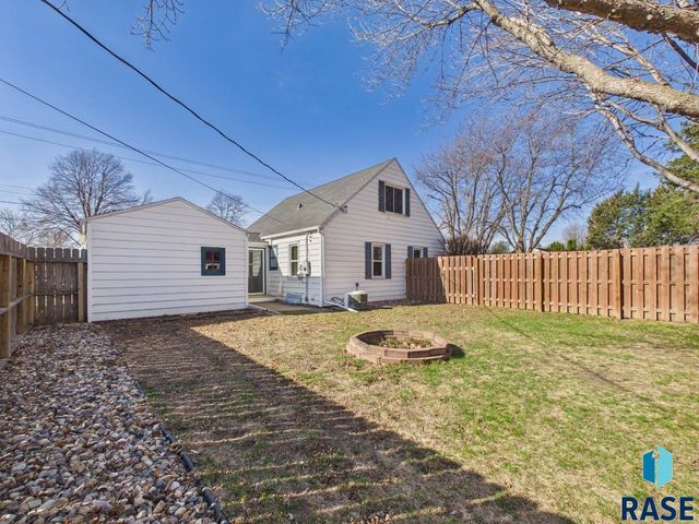 1736 S Van Eps Ave Avenue, Sioux Falls, SD 57105