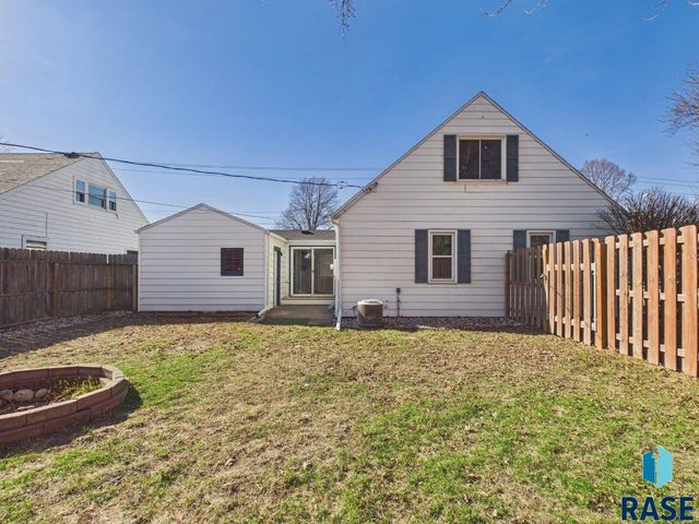 1736 S Van Eps Ave Avenue, Sioux Falls, SD 57105