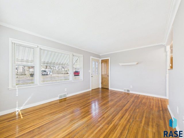 1736 S Van Eps Ave Avenue, Sioux Falls, SD 57105