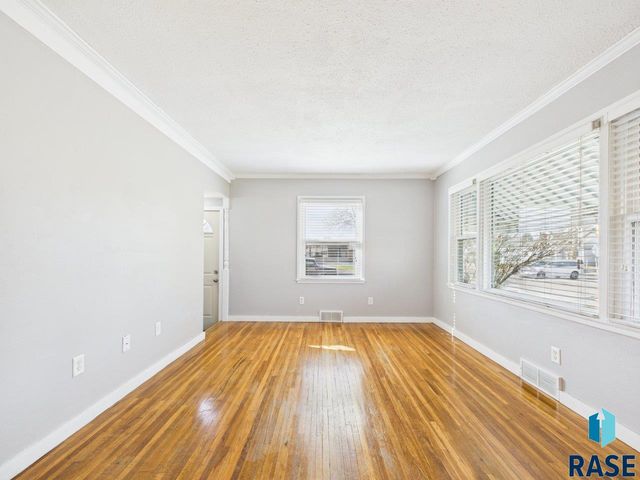 1736 S Van Eps Ave Avenue, Sioux Falls, SD 57105