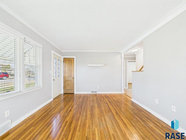 1736 S Van Eps Ave Avenue, Sioux Falls, SD 57105