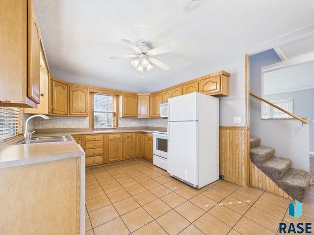1736 S Van Eps Ave Avenue, Sioux Falls, SD 57105