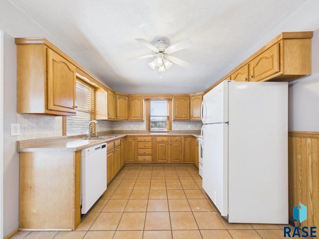 1736 S Van Eps Ave Avenue, Sioux Falls, SD 57105