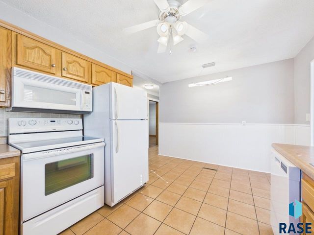 1736 S Van Eps Ave Avenue, Sioux Falls, SD 57105