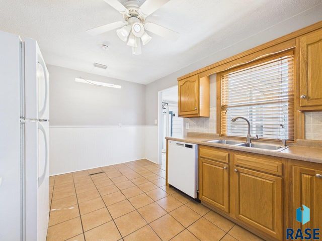 1736 S Van Eps Ave Avenue, Sioux Falls, SD 57105