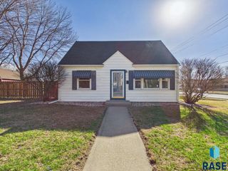 1736 S Van Eps Ave Avenue, Sioux Falls, SD 57105