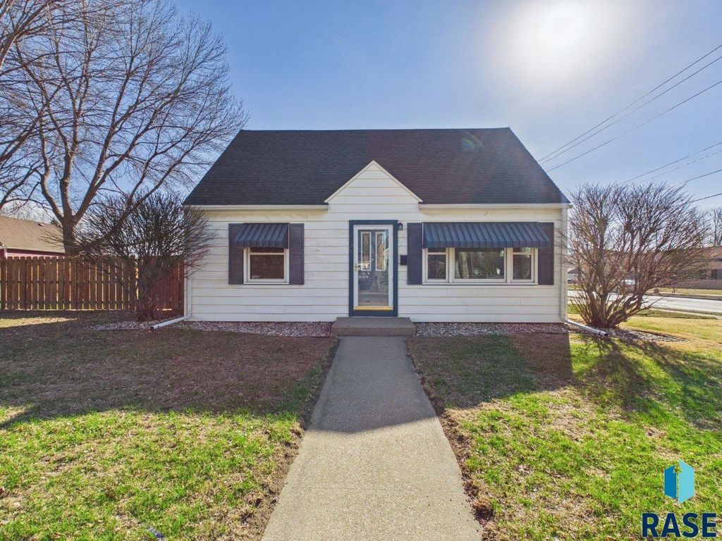 1736 S Van Eps Ave Avenue, Sioux Falls, SD 57105