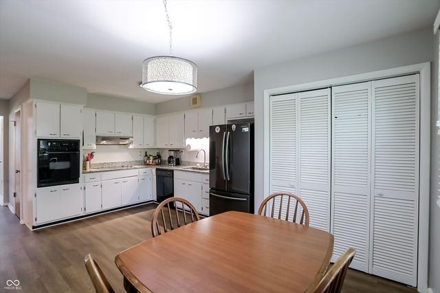 7010 Grosvenor Place, Indianapolis, IN 46220