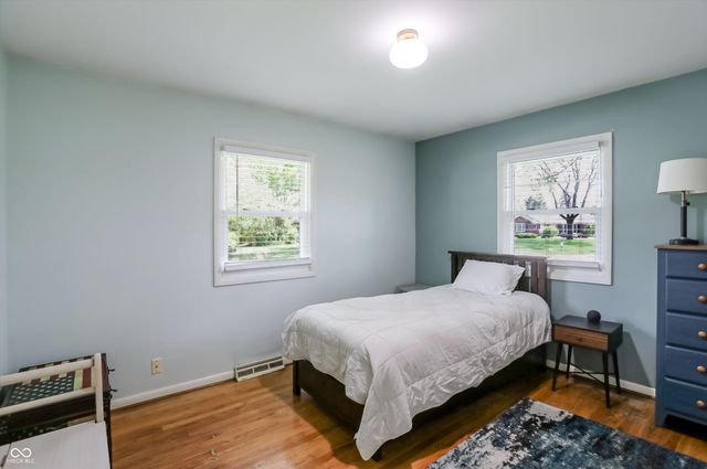 7010 Grosvenor Place, Indianapolis, IN 46220