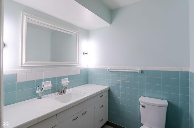 7010 Grosvenor Place, Indianapolis, IN 46220