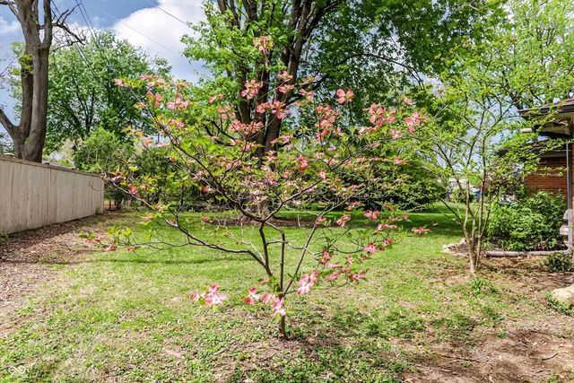 7010 Grosvenor Place, Indianapolis, IN 46220