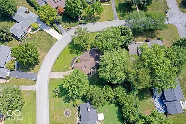 7010 Grosvenor Place, Indianapolis, IN 46220