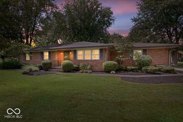 7010 Grosvenor Place, Indianapolis, IN 46220