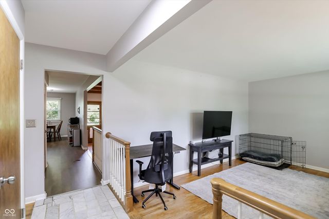 7010 Grosvenor Place, Indianapolis, IN 46220