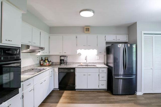 7010 Grosvenor Place, Indianapolis, IN 46220