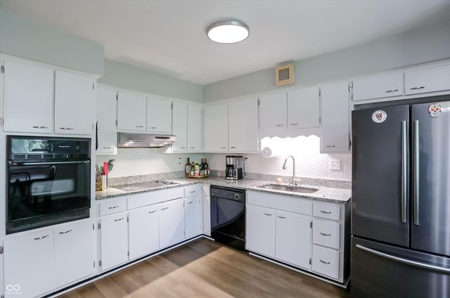 7010 Grosvenor Place, Indianapolis, IN 46220