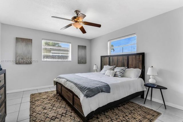 5400 Van Buren St, Hollywood, FL 33021