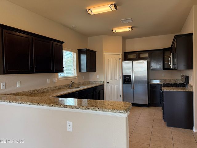5601 VALLEY MAPLE Drive, El Paso, TX 79932