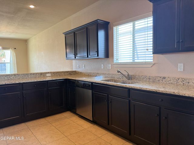 5601 VALLEY MAPLE Drive, El Paso, TX 79932
