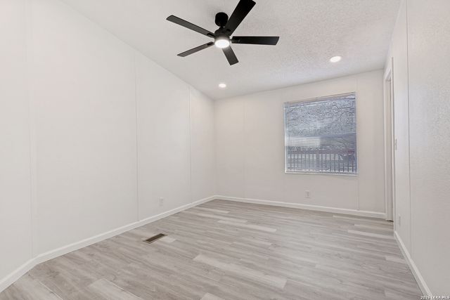 5111 Savannah Woods, Von Ormy, TX 78073