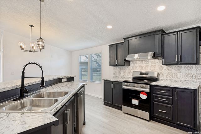 5111 Savannah Woods, Von Ormy, TX 78073